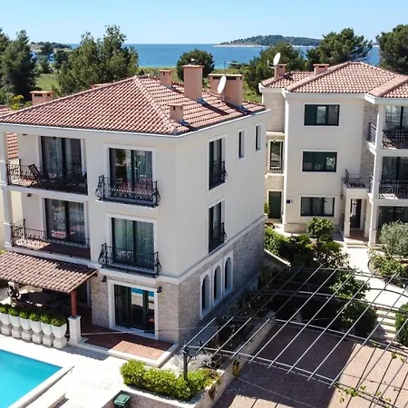 Veronika Villa
