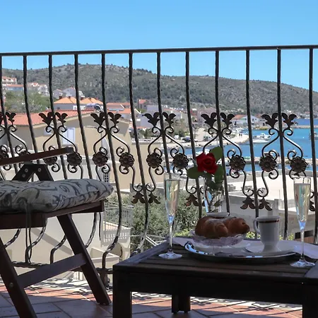 Vila Veronika Rogoznica (Sibenik-Knin)